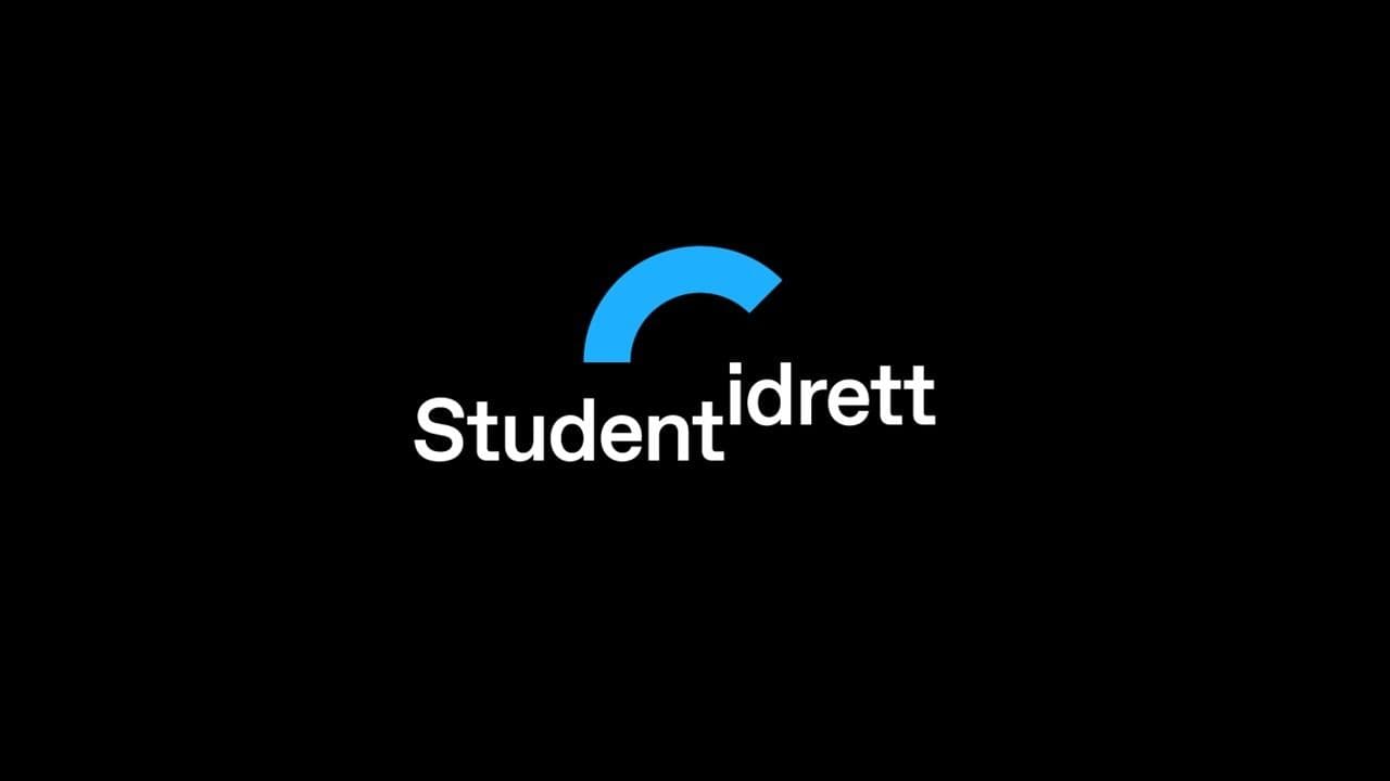 Logo for Studentidrett med teksten «Studentidrett» og en blå bue på svart bakgrunn.