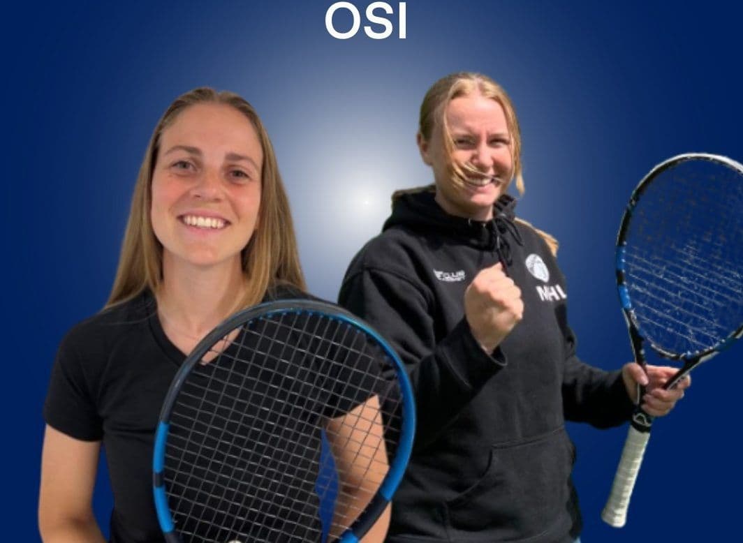 Grafikk med to kvinner som holder tennisracketer, med teksten OSI øverst.